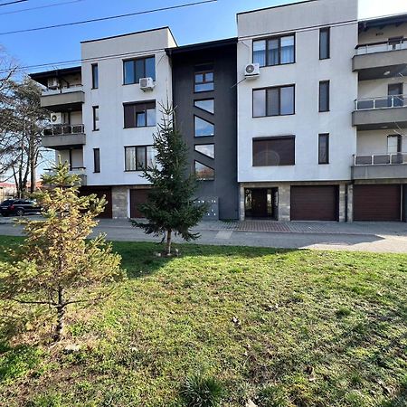 Kazanlak Large Guest House Apartment Near The Center With Full Kitchen & Dining Room, King Beds, Garden Patio, Free Parking & Self Check-In Esterno foto