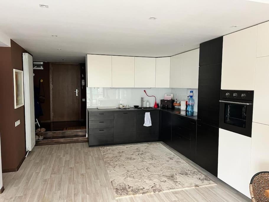 Kazanlak Large Guest House Apartment Near The Center With Full Kitchen & Dining Room, King Beds, Garden Patio, Free Parking & Self Check-In Esterno foto
