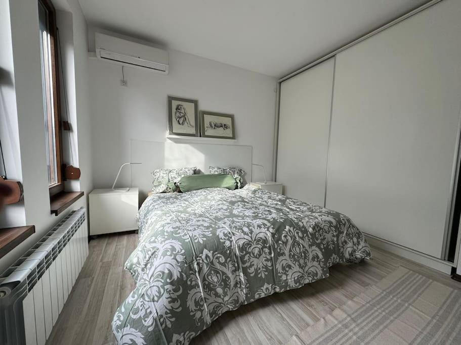 Kazanlak Large Guest House Apartment Near The Center With Full Kitchen & Dining Room, King Beds, Garden Patio, Free Parking & Self Check-In Esterno foto
