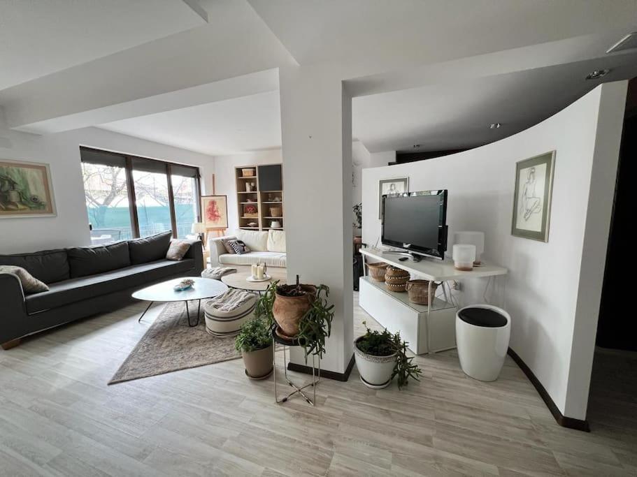 Kazanlak Large Guest House Apartment Near The Center With Full Kitchen & Dining Room, King Beds, Garden Patio, Free Parking & Self Check-In Esterno foto