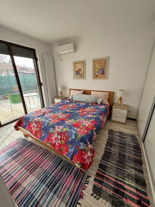 Kazanlak Large Guest House Apartment Near The Center With Full Kitchen & Dining Room, King Beds, Garden Patio, Free Parking & Self Check-In Esterno foto