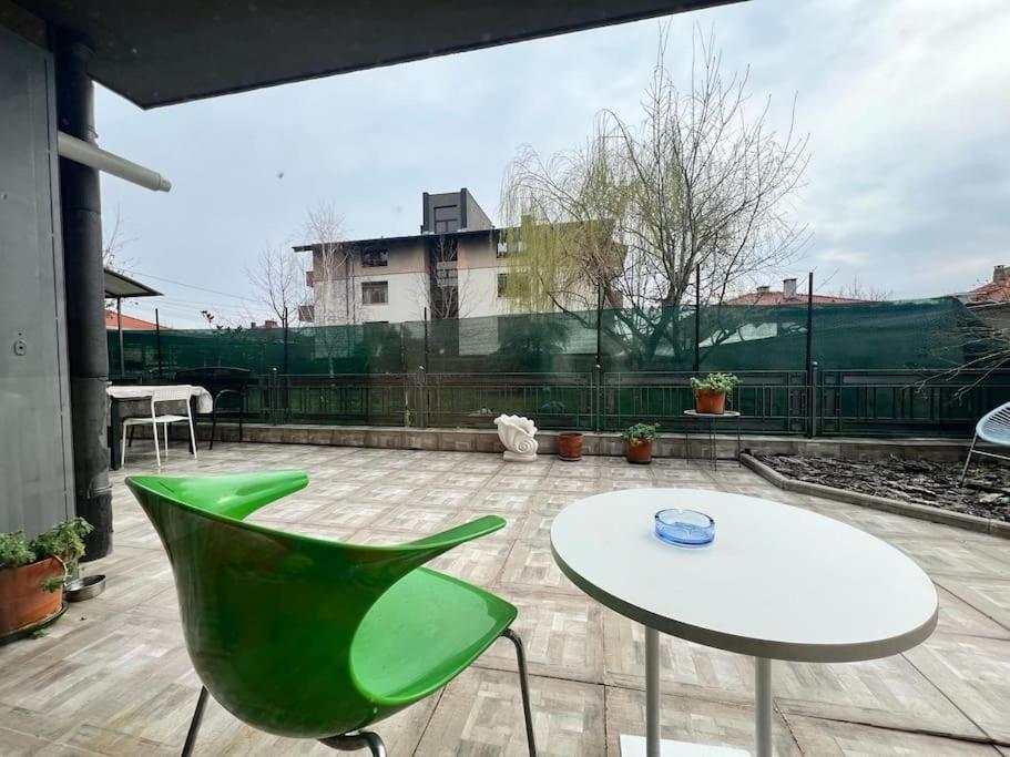Kazanlak Large Guest House Apartment Near The Center With Full Kitchen & Dining Room, King Beds, Garden Patio, Free Parking & Self Check-In Esterno foto