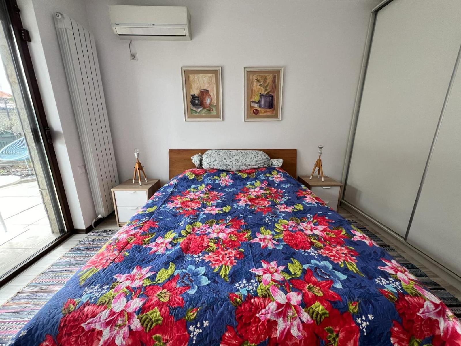 Kazanlak Large Guest House Apartment Near The Center With Full Kitchen & Dining Room, King Beds, Garden Patio, Free Parking & Self Check-In Esterno foto